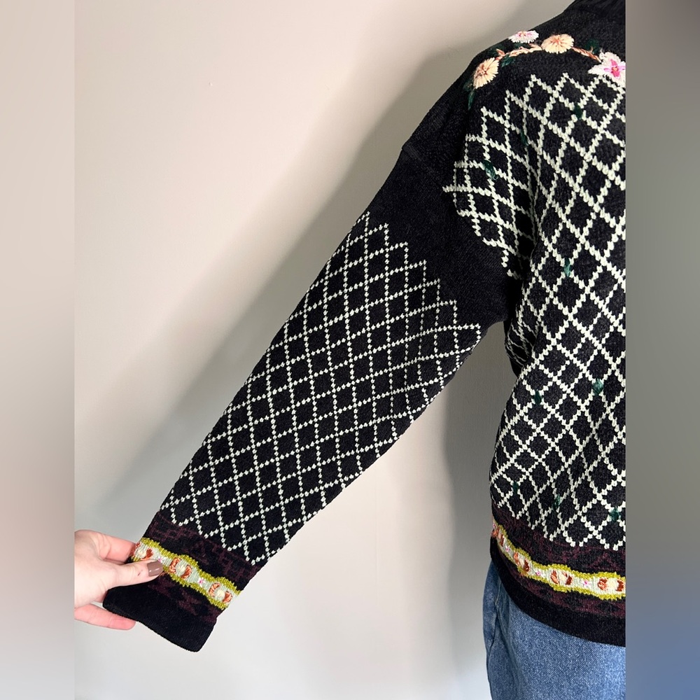 VINTAGE 90s Floral Embroidered Argyle Boxy Cardigan Feminine Whimsigoth | Size L - Picture 9 of 15